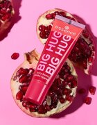 essence Say It With Juicy Big Hug lesk na rty odstín 01 Poppin' Pomegranate 30 ml