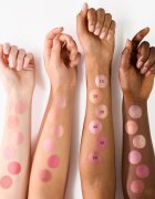 essence Soft Baked tvářenka odstín Soft Bloom 4.5 g