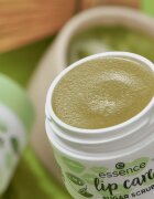 essence Sugar Scrub peeling na rty 02 Matcha Latte 9 g