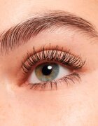 essence THE FALSE LASHES řasenka pro efekt umělých řas 10 ml
