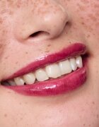 essence the super peptide glossy lip treatment balzám na rty odstín 08 Cherrylicious! 10 ml