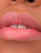 essence TINTED kiss hydratační lesk na rty odstín 03 4 ml