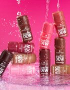 essence water DEW SERUM BRONZER tekutý bronzer s rozjasňujícím efektem odstín 10 Latte Drop 3.5 ml