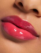 essence WHAT THE FAKE! lesk na rty pro větší objem odstín 101 Main Squeeze 4 ml