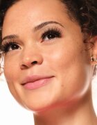 essence WHAT THE FAKE! umělé řasy Dramatic Curl 1 pár
