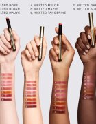 Estée Lauder Pure Color Melt-On Glosstick vysoce pigmentovaný lesk na rty v tyčince odstín Melted Melon 1.8 g
