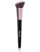 flormar Brush Flared Cut štětec na tvářenku 1 ks