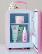Fluff Cosmetics Fridge Pink mini lednička na kosmetiku 185x250x280 mm 1 ks