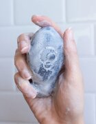Foamie Too Coal To Be True čisticí syndet na obličej pro normální až smíšenou pleť 60 g