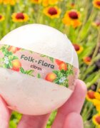 Folk & Flora Citrus koupelová bomba s osvěžujícím účinkem 130 g