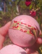 Folk & Flora Raspberry koupelová bomba 130 g