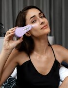 FOREO BEAR™ 2 eyes & lips mikroproudový tonizační přístroj na oční okolí a rty Lavender 1 ks