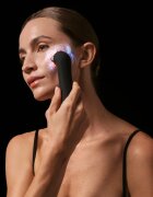 FOREO FAQ™ 402 duální mikroproudové tónovací zařízení s červeným LED světlem 1 ks
