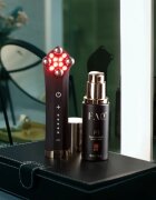 FOREO FAQ™ 402 duální mikroproudové tónovací zařízení s červeným LED světlem 1 ks