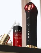 FOREO FAQ™ 502 pokročilý přístroj pro revitalizaci a omlazení pleti s LED a NIR světlem 1 ks