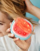 FOREO FLIP™ Play Advanced 3-in-1 hřeben na vlasy s LED podsvícením Ice Ice Baby 1 ks