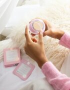 FOREO UFO™ 3 5-in-1 sonický přístroj pro urychlení účinků pleťové masky Pearl Pink 1 ks
