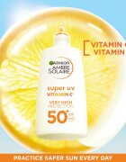 Garnier Ambre Solaire Super UV Vitamin C lehký ochranný fluid proti tmavým skvrnám SPF 50+ 40 ml