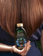 Garnier Botanic Therapy Magnetic Charcoal šampon pro mastnou vlasovou pokožku a suché konečky 400 ml