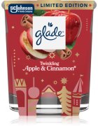 Glade Twinkling Apple & Cinnamon vonná svíčka 112 g
