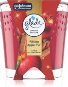 Glade Warm Apple Pie vonná svíčka 112 g