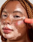 Glow Hub Buff Blush krémová tvářenka v tyčince odstín Peach Tea 5 g