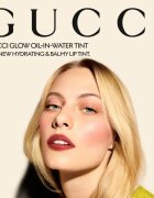 Gucci Beauty Glow Oil-In-Water Tint Liquid Lipstick lesklá hydratační tekutá rtěnka odstín 415 Clara Pink 6.5 ml
