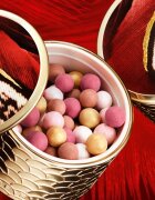 GUERLAIN Majestic Feathers Météorites tónovací perly na tvář limitovaná edice odstín Phoenix 20 g
