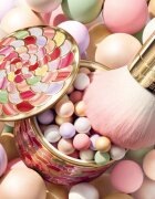 GUERLAIN Météorites Light Revealing Pearls of Powder tónovací perly na tvář odstín 01 Pearly White / Blanc de Perle 20 g