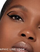 GUERLAIN Noir G Graphic Liner tekuté oční linky v peru voděodolné odstín 01 Black 055 ml