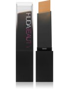 Huda Beauty Faux Filter Foundation Stick krycí korektor odstín Amaretti 125 g