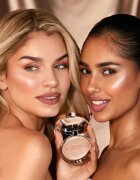 ICONIC London Lit & Luminous kompaktní pudrový rozjasňovač odstín Universal 16 g