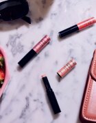 IsaDora Glossy Balm Hydrating Stylo tónovací hydratační balzám na rty odstín 41 Pink Silk 1.6 g