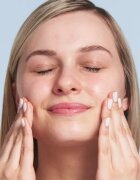 IT Cosmetics Bye Bye Dark Spots zesvětlující korekční sérum proti pigmentovým skvrnám s niacinamidem pro ženy 30 ml