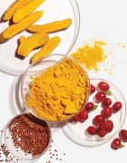 Kiehl's Turmeric & Cranberry Seed Energizing Radiance Mask rozjasňující pleťová maska pro všechny typy pleti včetně citlivé 100 ml