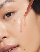 Kora Organics Turmeric Glow Drops rozjasňující sérum s niacinamidem 30 ml