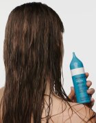 Living Proof Scalp Care Exfoliator hloubkově čisticí peeling pro mastnou pokožku hlavy proti lupům 100 ml