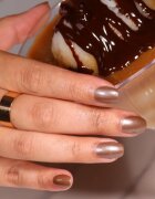 LONDONTOWN Lakur dlouhotrvající lak na nehty odstín Affogato 12 ml
