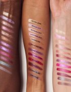 MAC Cosmetics Dazzlelips Crayon třpytivá rtěnka v tužce odstín Cosmic Plum 1.5 g