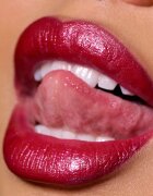 MAC Cosmetics Dazzlelips Crayon třpytivá rtěnka v tužce odstín Red Halo 1.5 g