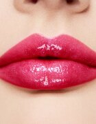 MAC Cosmetics Holiday Lipglass Air lesk na rty odstín Ruby Whoa 5 ml