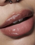 MAC Cosmetics Lipglass Air hydratační lesk na rty odstín Casual 5 ml