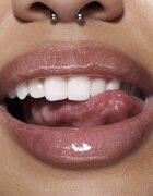 MAC Cosmetics Lipglass Air Mini hydratační lesk na rty odstín Frosting 2.6 ml