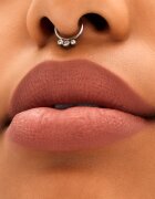MAC Cosmetics Locked Kiss 24h Lipstick dlouhotrvající rtěnka s matným efektem odstín Mischief 18 g