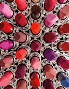 MAC Cosmetics MACximal Sleek Satin Lipstick Mini saténová rtěnka pro dokonalý vzhled odstín BRICK-O-LA 1.5 g