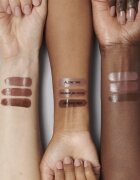 MAC Cosmetics Nudes Lustreglass Lipstick lesklá rtěnka odstín Signature Move 3 g