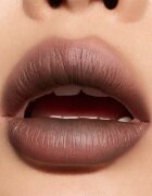 MAC Cosmetics Powder Kiss Hazy Matte matná rtěnka odstín Chestnut 3.5 g