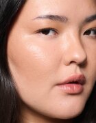 MAC Cosmetics Strobe Beam Bronzelighter tekutý bronzer s rozjasňujícím efektem odstín Flashlite 4.3 ml