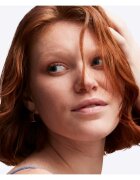 MAC Cosmetics Studio Radiance Face and Body Radiant Sheer Foundation lehký make-up na obličej a tělo odstín W2 50 ml