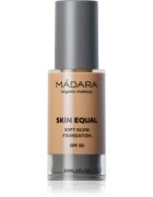 Mádara MÁDARA Skin Equal rozjasňující make-up pro přirozený vzhled SPF 20 odstín #40 Sand 30 ml